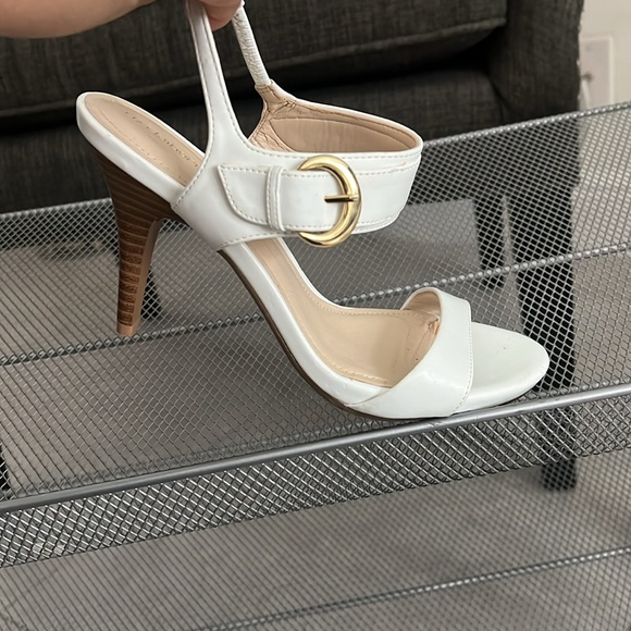 Liz Claiborne white heels - Picture 1 of 8